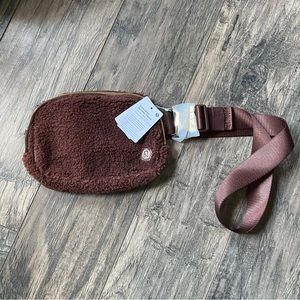 ੈ✩‧₊˚ Lululemon fleece everywhere belt bag in brown
